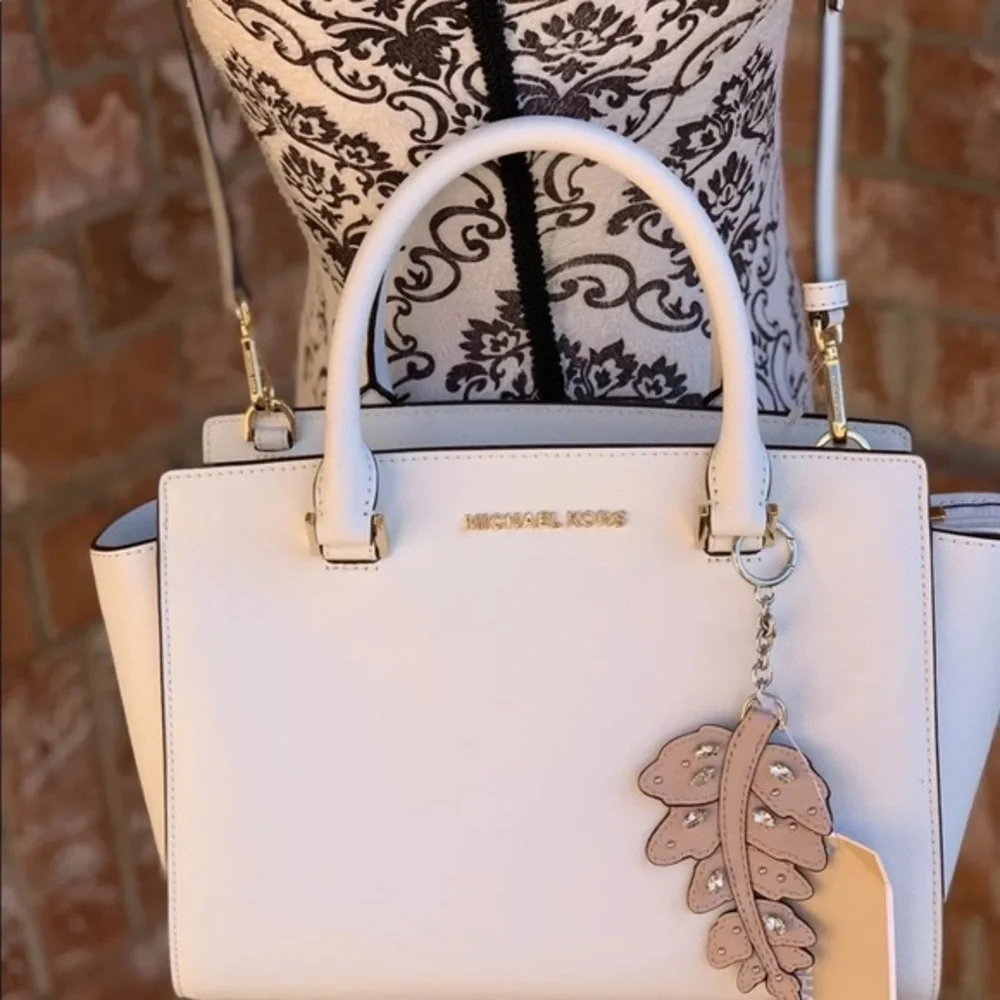Michael kors Selma satchel bag+ keychain set